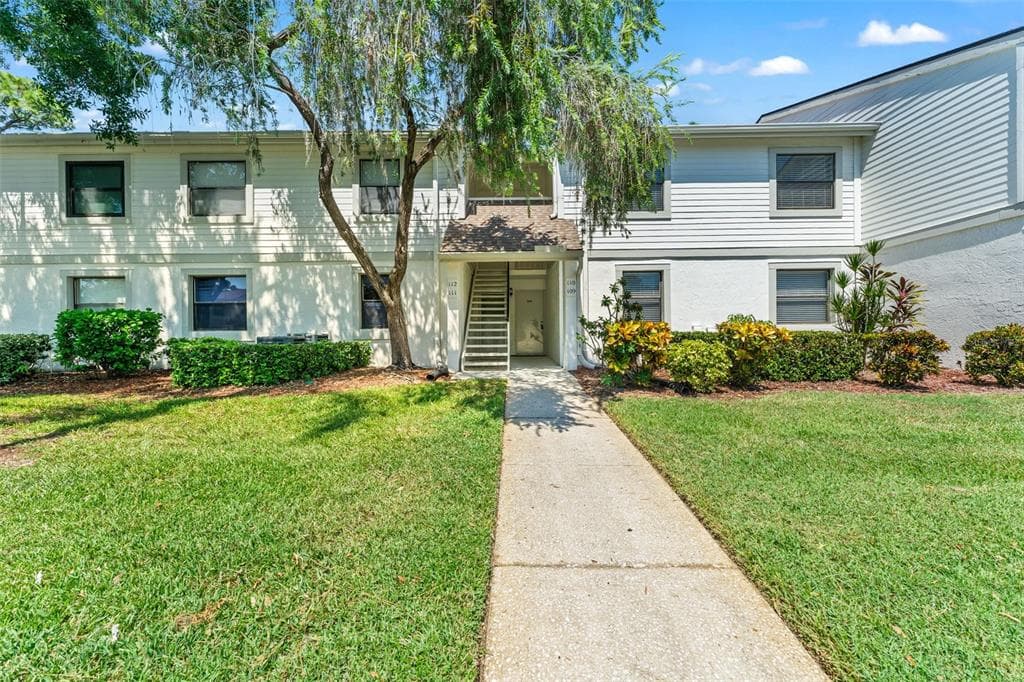 110 MEADOW LANE UNIT 110 OLDSMAR, FL 34677