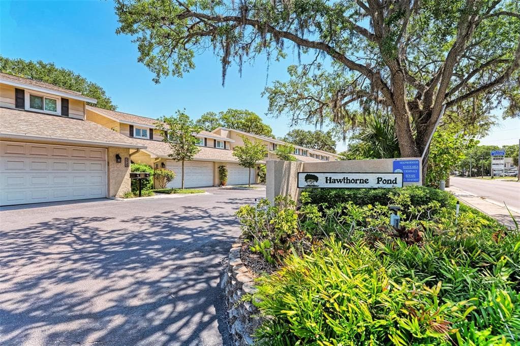 2927 W GANDY BOULEVARD TAMPA, FL 33611