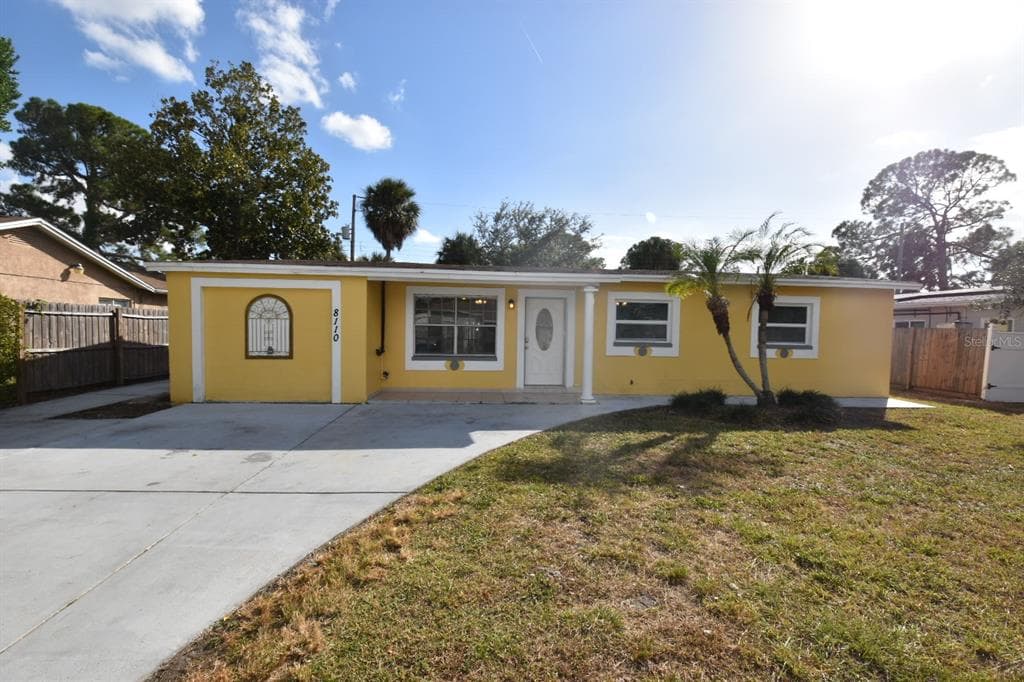 8110 TANGLEWOOD LANE TAMPA, FL 33615