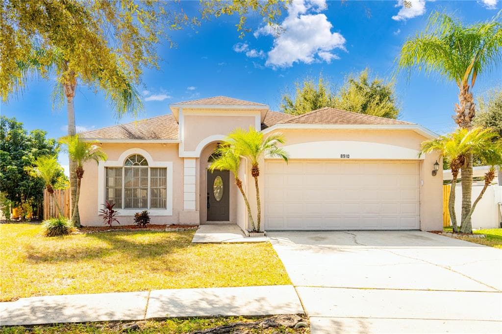 8910 METHENY CIRCLE TAMPA, FL 33615