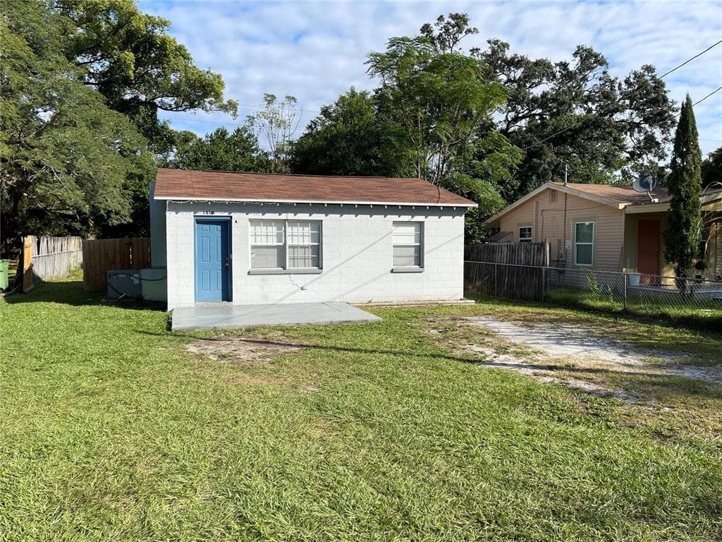 1810 E NAVAJO AVENUE TAMPA, FL 33612