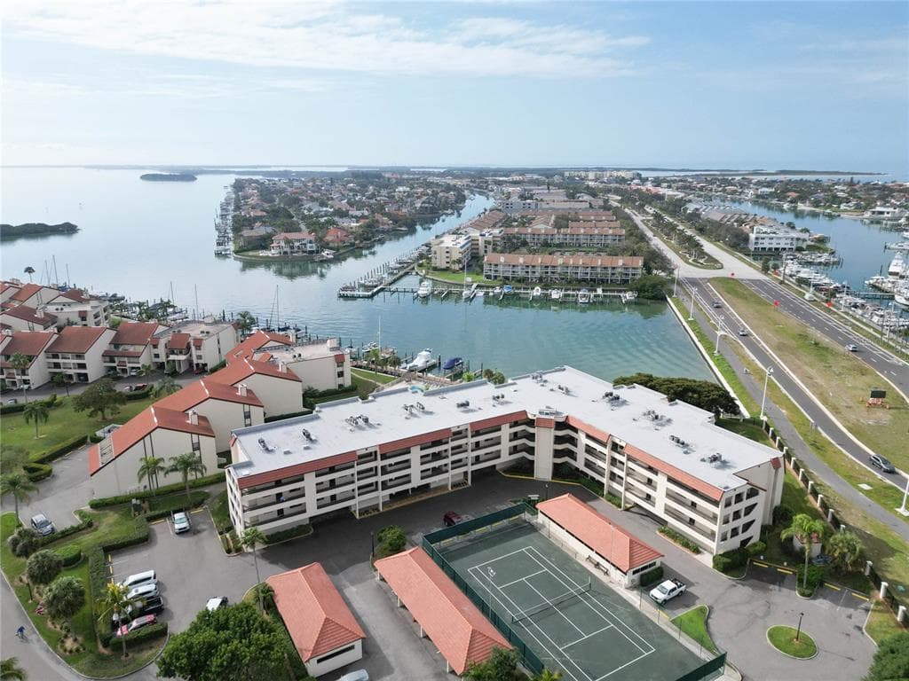 106 1ST STREET E UNIT 305 TIERRA VERDE, FL 33715