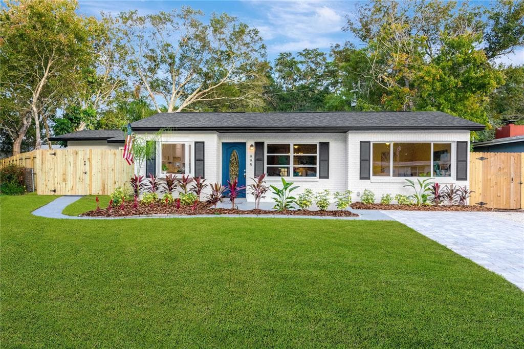 995 CEDARWOOD AVENUE DUNEDIN, FL 34698