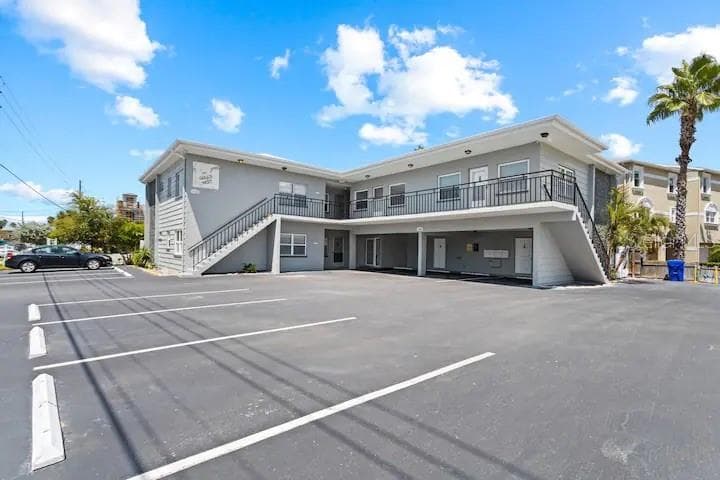 11701 1ST STREET E UNIT 5 TREASURE ISLAND, FL 33706