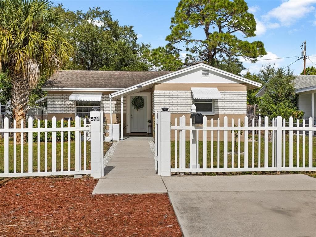 571 SOUTHWEST BOULEVARD N ST PETERSBURG, FL 33703