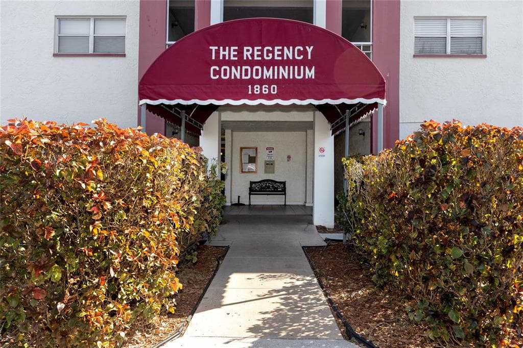 1860 MASSACHUSETTS AVENUE NE UNIT 206 ST PETERSBURG, FL 33703