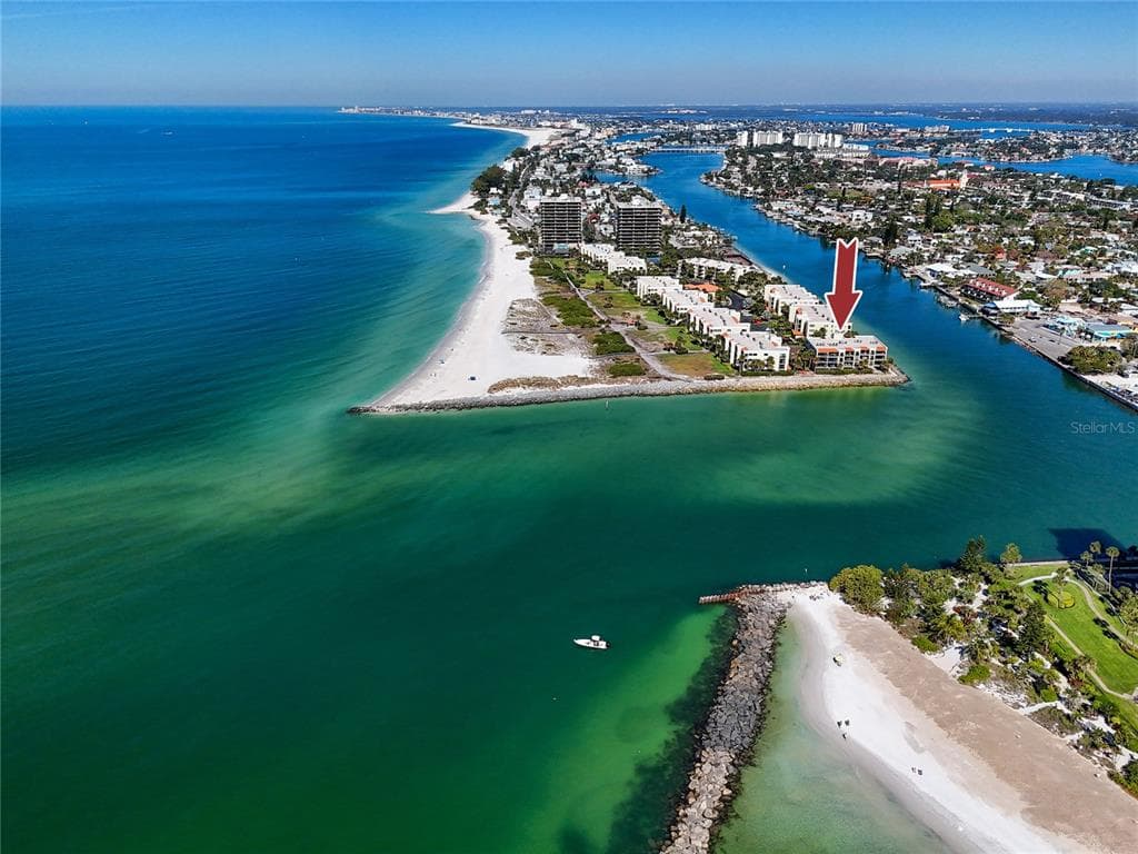 7435 BAYSHORE DRIVE UNIT 306 TREASURE ISLAND, FL 33706