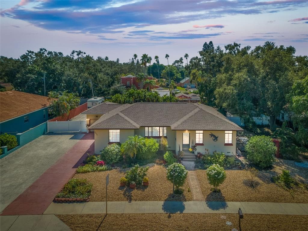 7811 MANATEE AVENUE W BRADENTON, FL 34209