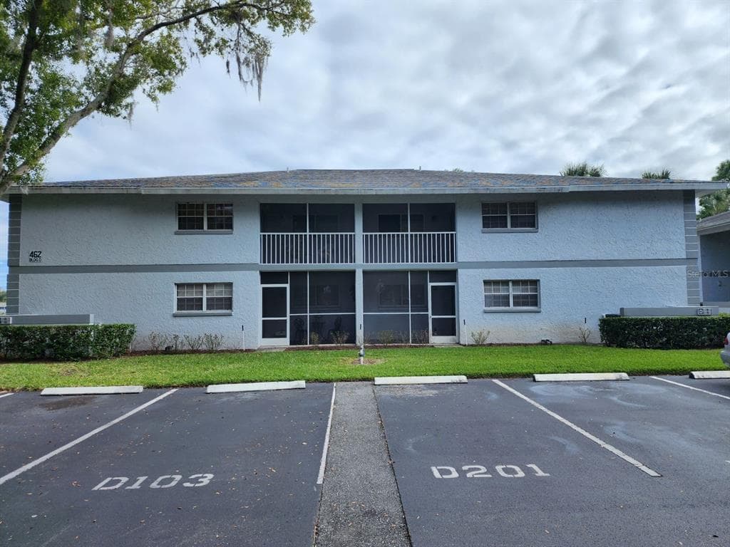 462 FAIRWAYS CIRCLE UNIT D104 OCALA, FL 34472