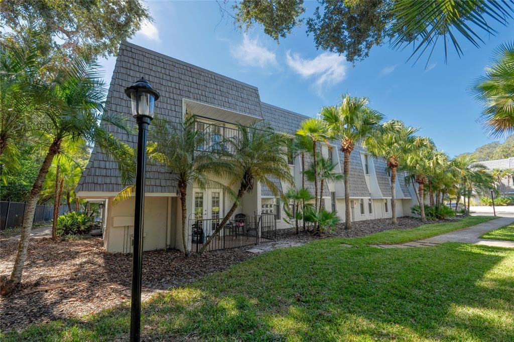 714 LYNDHURST STREET UNIT 524 DUNEDIN, FL 34698