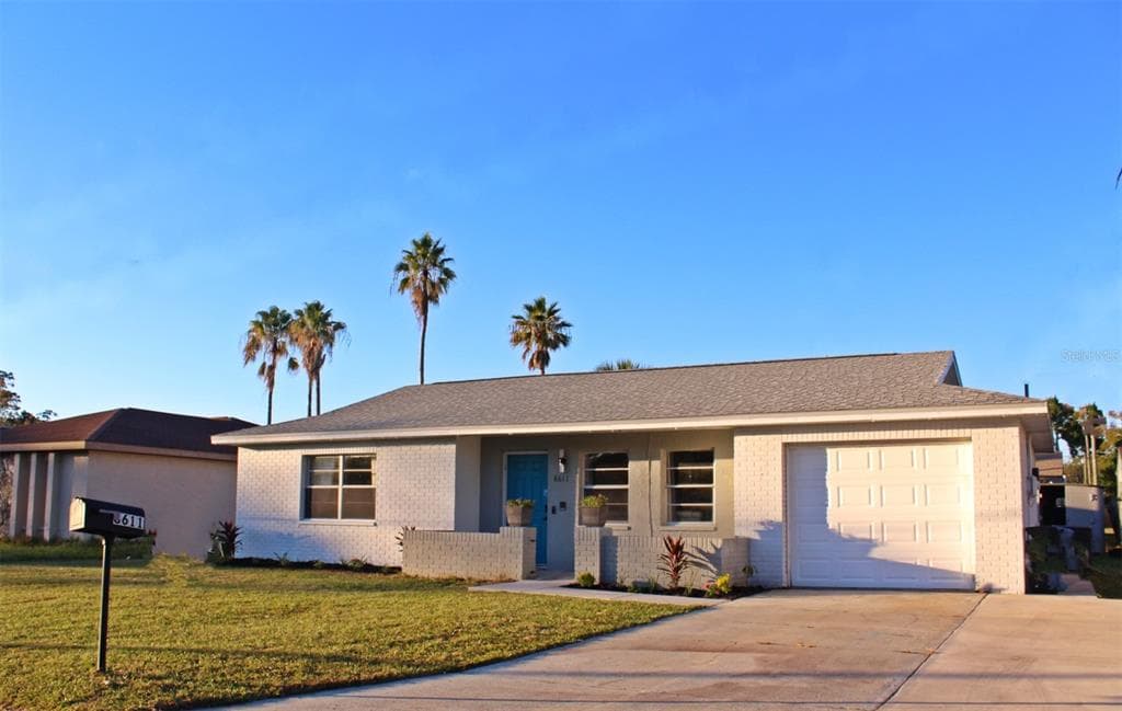8611 LONGBOAT LANE HUDSON, FL 34667