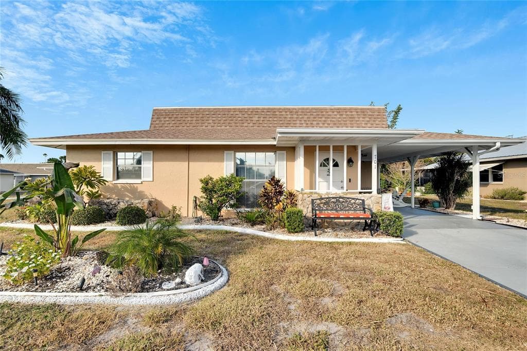 701 RICKENBACKER DRIVE SUN CITY CENTER, FL 33573