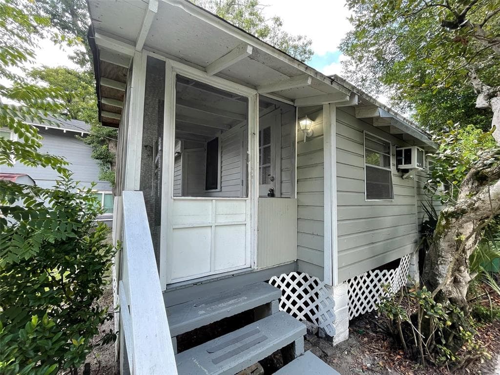 304 E HANNA AVENUE TAMPA, FL 33604
