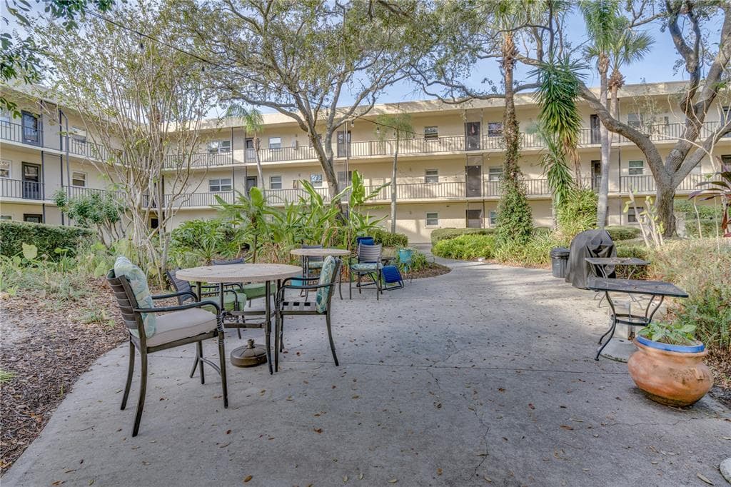 11485 OAKHURST ROAD UNIT 112 LARGO, FL 33774