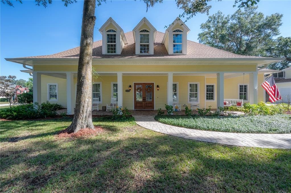2204 COLEWOOD LANE