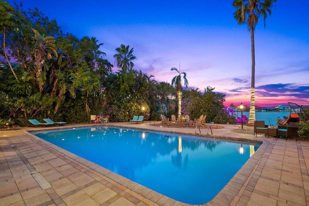 16895 1ST STREET E NORTH REDINGTON BEACH, FL 33708