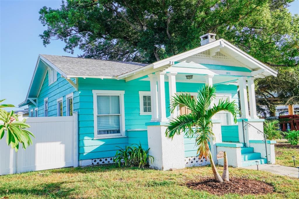 1911 BURLINGTON AVENUE N ST PETERSBURG, FL 33713