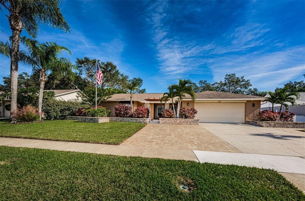 222 FOXCROFT DRIVE E PALM HARBOR, FL 34683