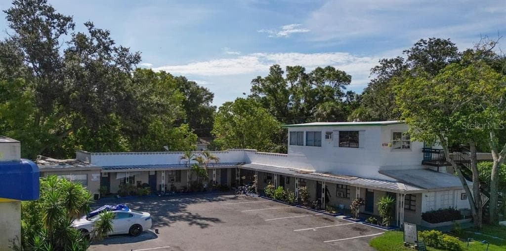6733 4TH STREET N ST PETERSBURG, FL 33702