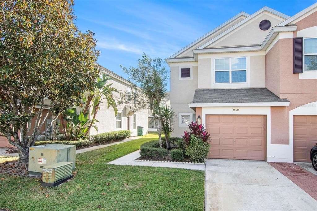 26538 CASTLEVIEW WAY WESLEY CHAPEL, FL 33543