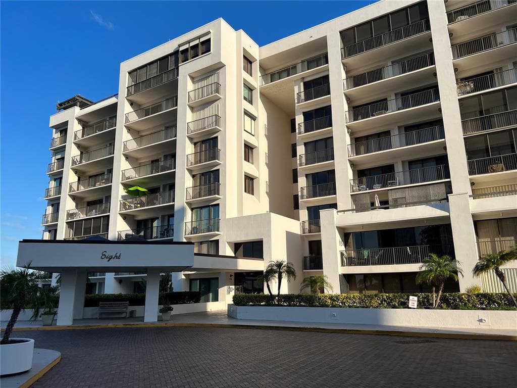 8 BELLEVIEW BOULEVARD UNIT 805 BELLEAIR, FL 33756