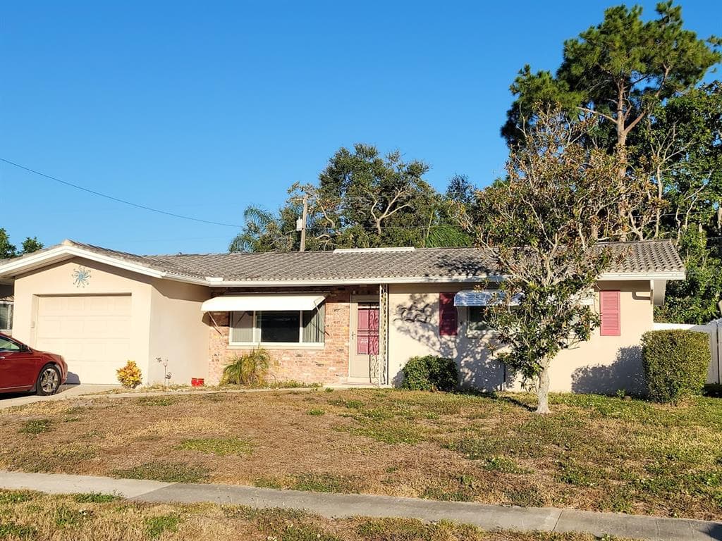 499 LAKE HILL LANE LARGO, FL 33771