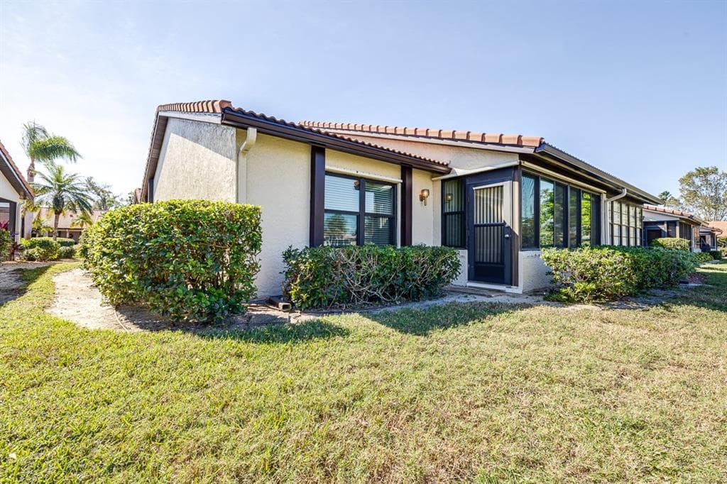 879 COUNTRY CLUB CIRCLE UNIT 68 VENICE, FL 34293