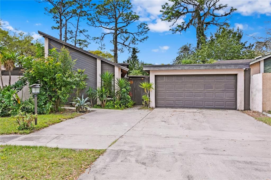 1917 GREGORY DRIVE TAMPA, FL 33613