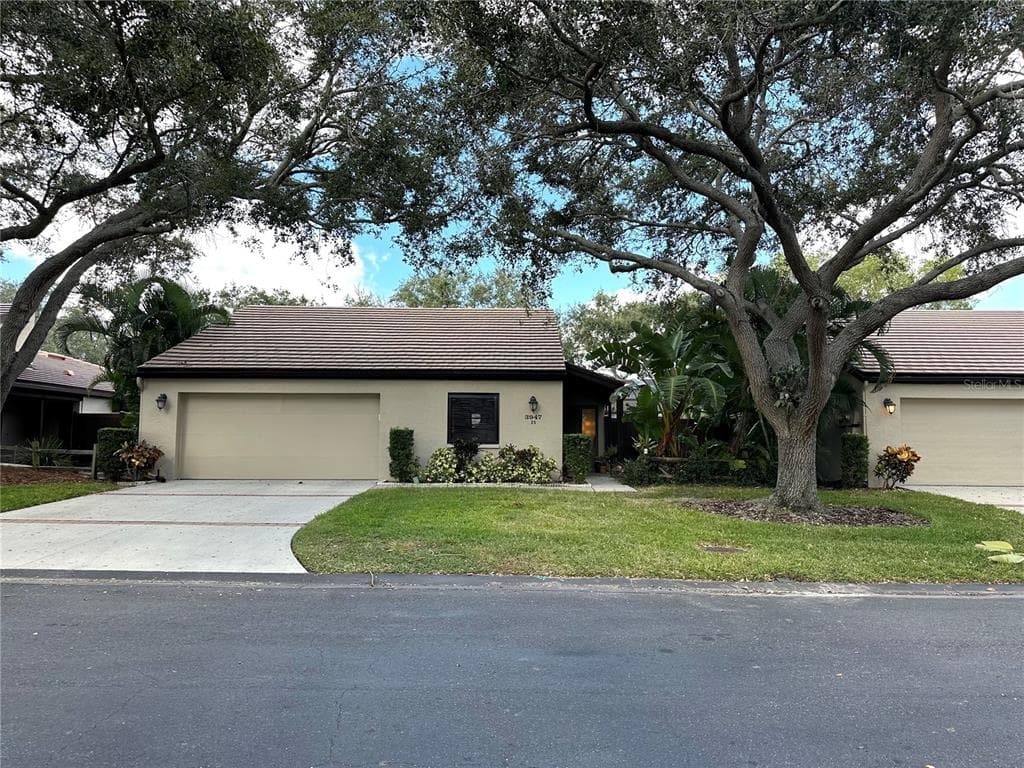 3947 GLEN OAKS MANOR DRIVE SARASOTA, FL 34232