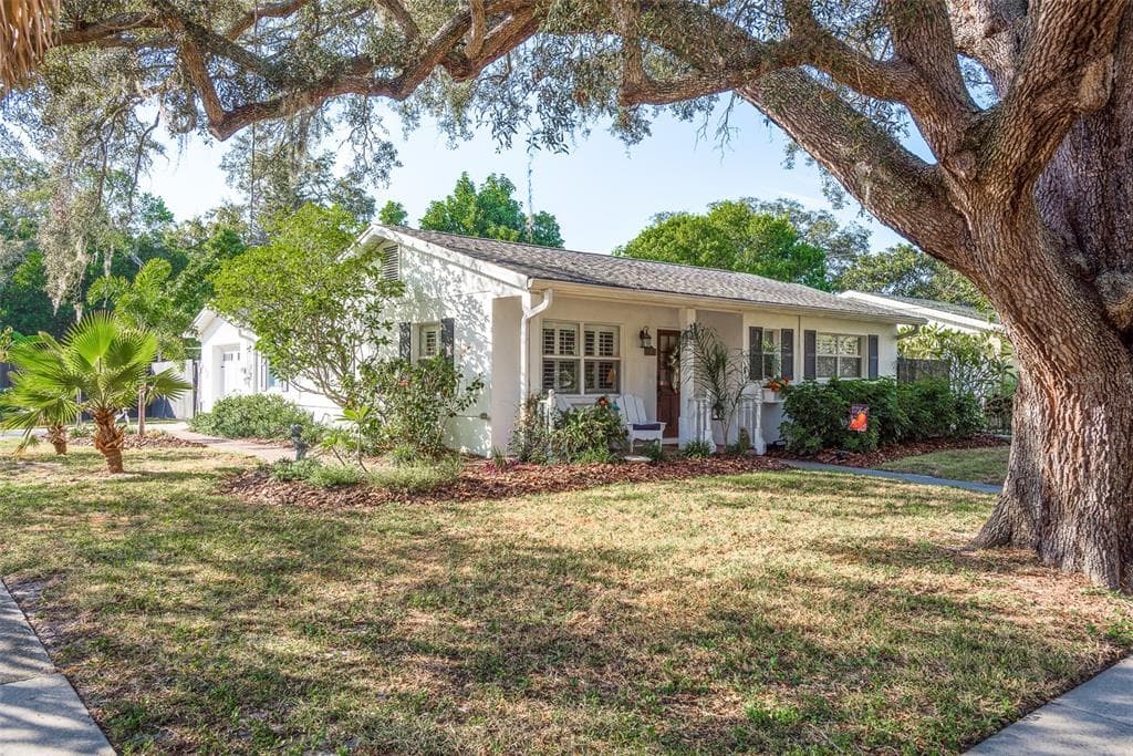 4 HIGHLAND AVENUE DUNEDIN, FL 34698