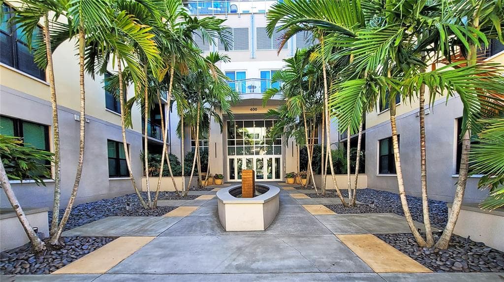 400 4TH AVENUE S UNIT 306 ST PETERSBURG, FL 33701