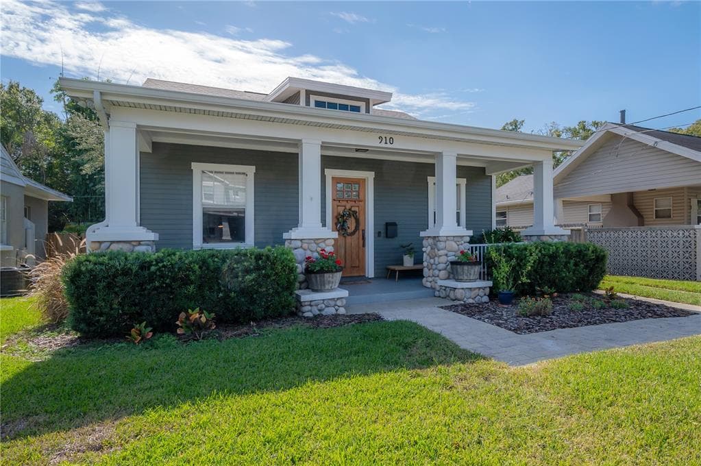 910 W PLYMOUTH STREET TAMPA, FL 33603