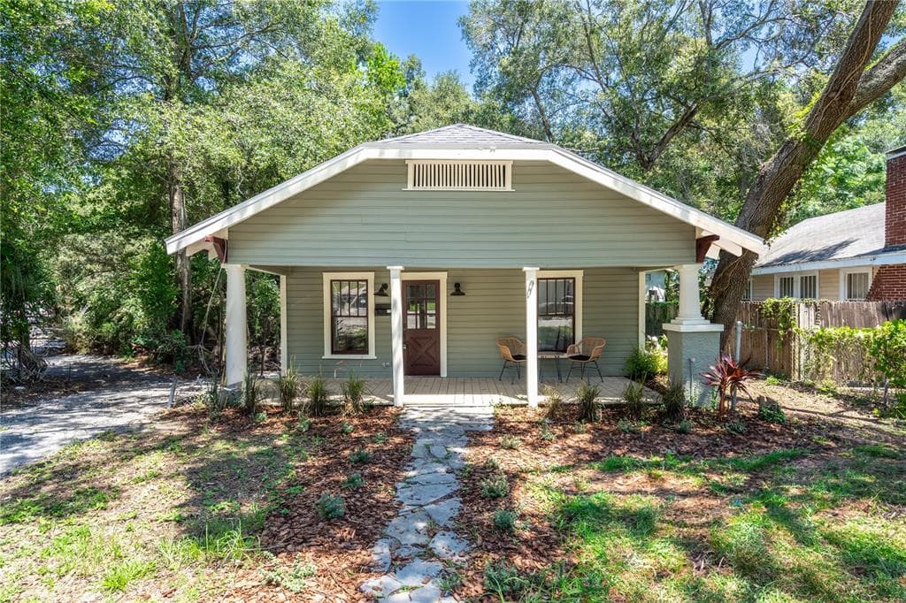 802 E HAMILTON AVENUE TAMPA, FL 33604