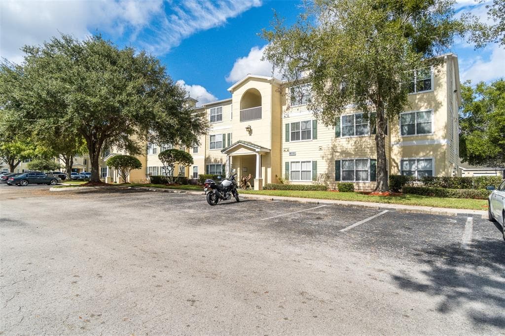 18440 BRIDLE CLUB DRIVE UNIT 18440 TAMPA, FL 33647