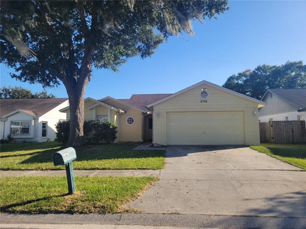 8748 HAMPDEN DRIVE TAMPA, FL 33626