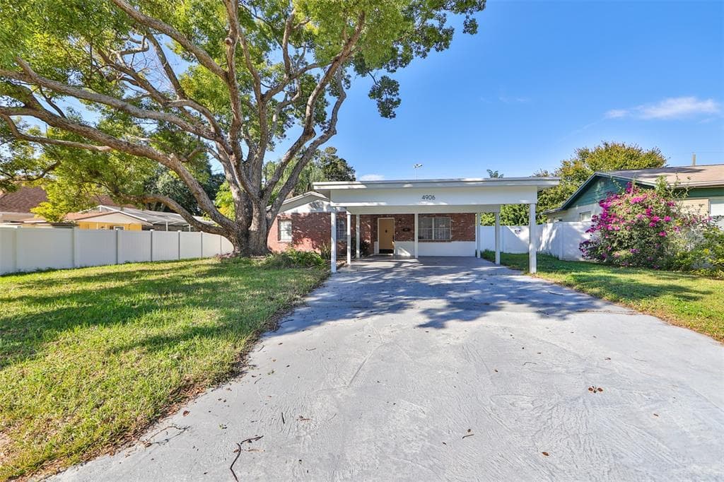 4906 N MENDENHALL DRIVE TAMPA, FL 33603