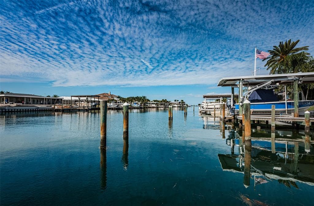 732 HARBOR ISLAND CLEARWATER, FL 33767