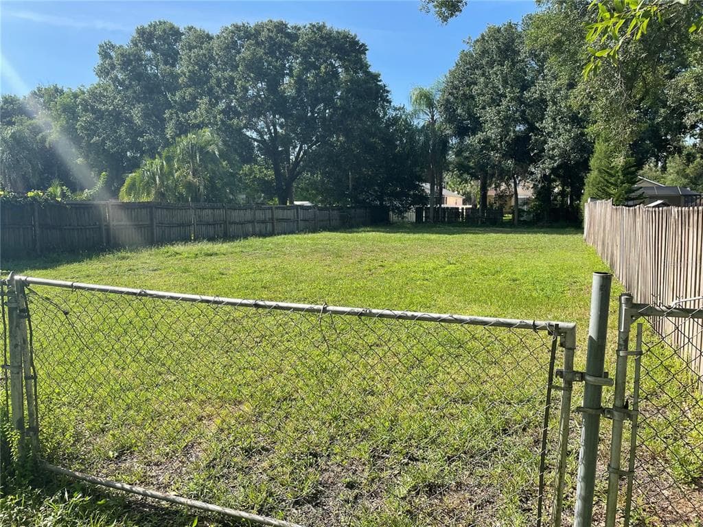 8715 MAYFLOWER ROAD TAMPA, FL 33615
