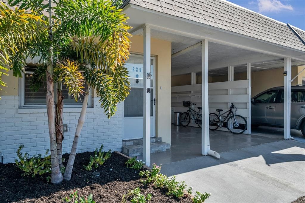 225 SKY LOCH DRIVE E DUNEDIN, FL 34698