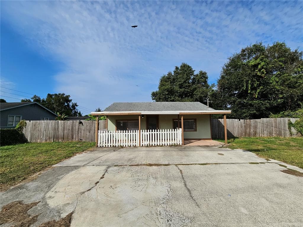 832 N COMBEE ROAD LAKELAND, FL 33801
