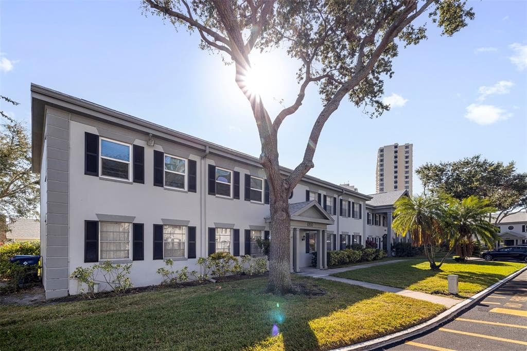 6950 AVENUE DES PALAIS UNIT 1B SOUTH PASADENA, FL 33707