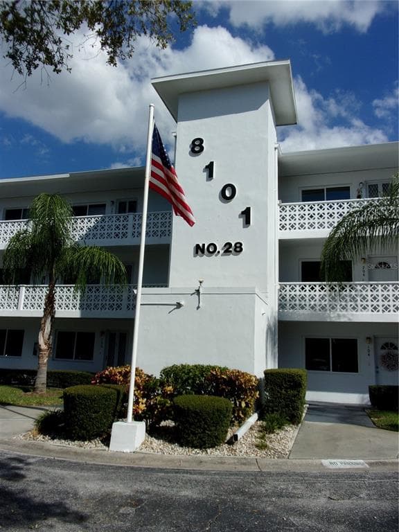8101 113TH STREET UNIT 305 SEMINOLE, FL 33772