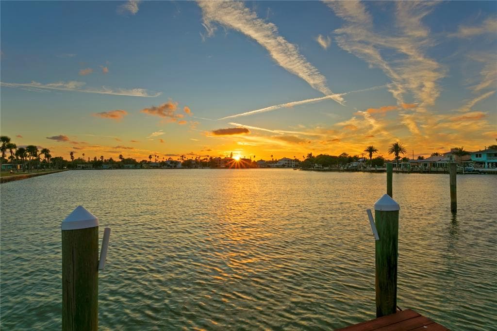 398 161ST AVENUE E REDINGTON BEACH, FL 33708