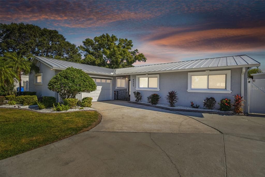 8404 BLACKSTONE COURT TAMPA, FL 33615