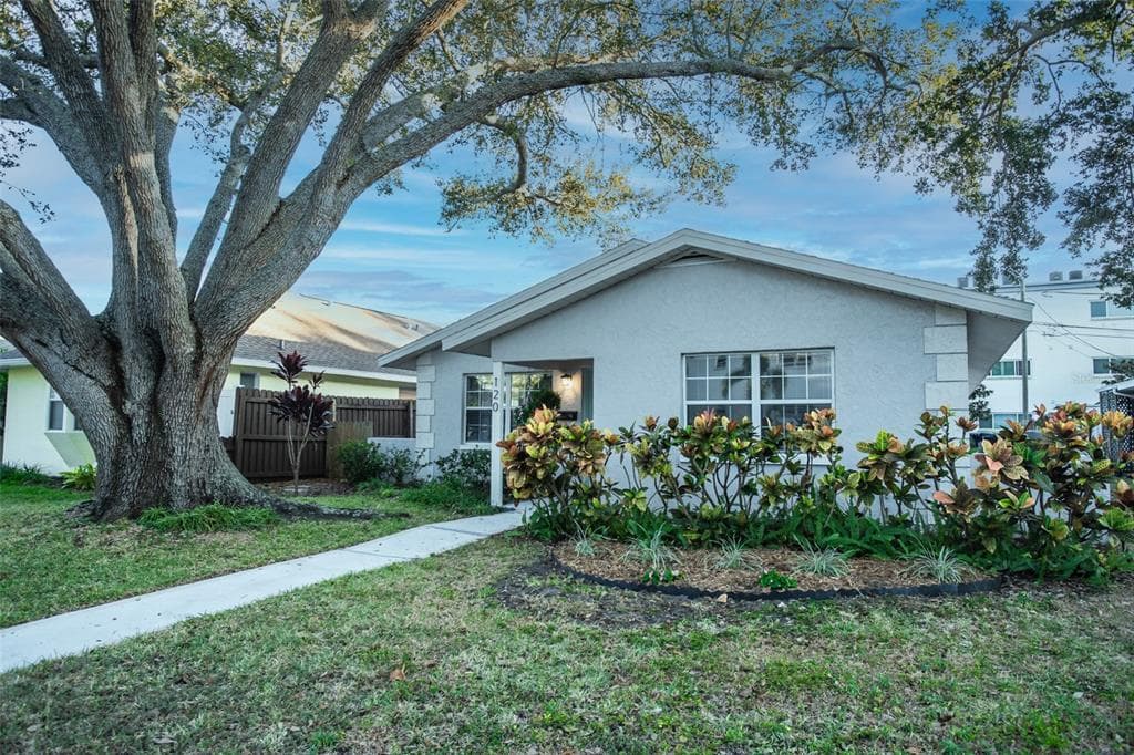 120 42ND AVENUE N ST PETERSBURG, FL 33703