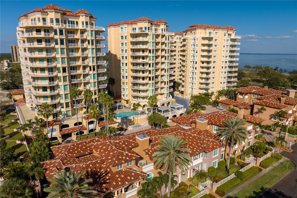 555 5TH AVENUE NE UNIT 721 ST PETERSBURG, FL 33701