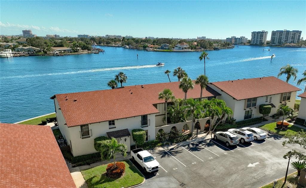 525 PLAZA SEVILLE COURT UNIT 51 TREASURE ISLAND, FL 33706