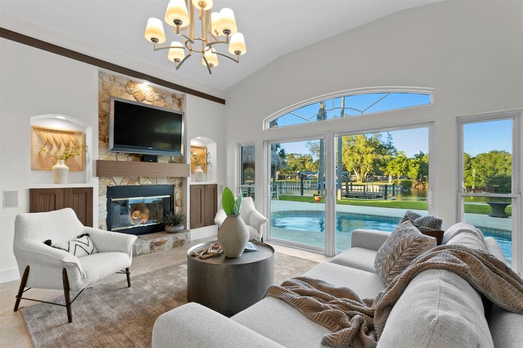 4726 PARADISE WAY S ST PETERSBURG, FL 33705