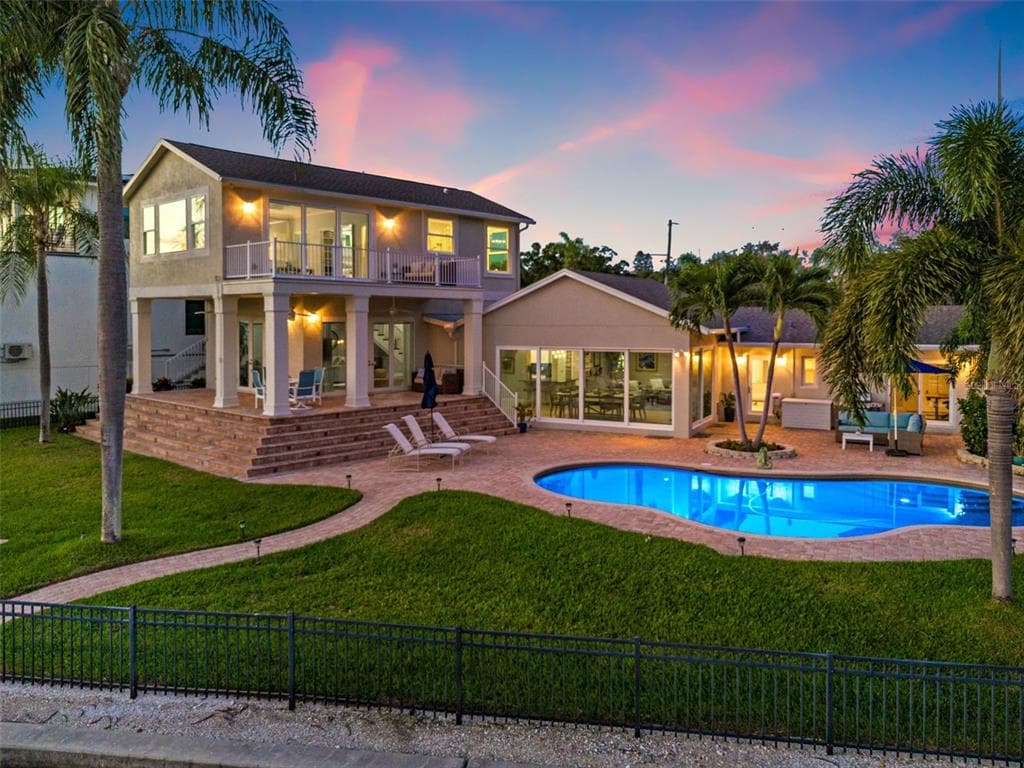 750 PLACIDO WAY NE ST PETERSBURG, FL 33704