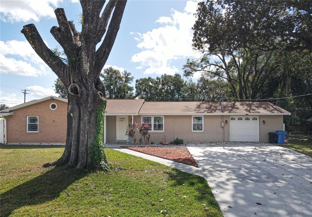704 CAMELLIA COURT SEFFNER, FL 33584